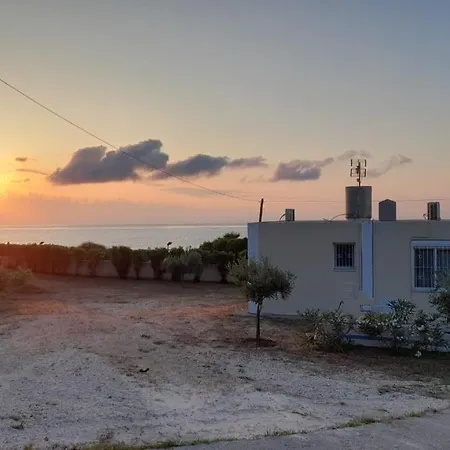 Beachfront Oleanders House In Skala *