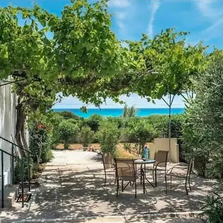 Beachfront Oleanders House In Skala بيت للعطل